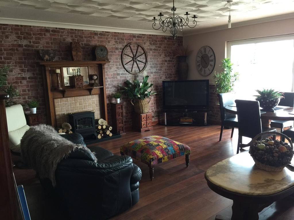 Lakeland Guest House Pembroke Dock Buitenkant foto